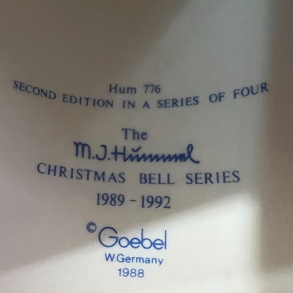 Goebel Vintage Hummel "Letter to Santa Claus" 1990 Bell missing clapper - Picture 4 of 4